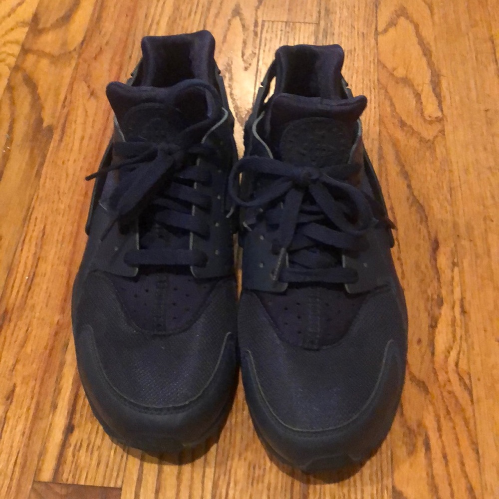 NIKE AIR HUARACHE IN NAVY